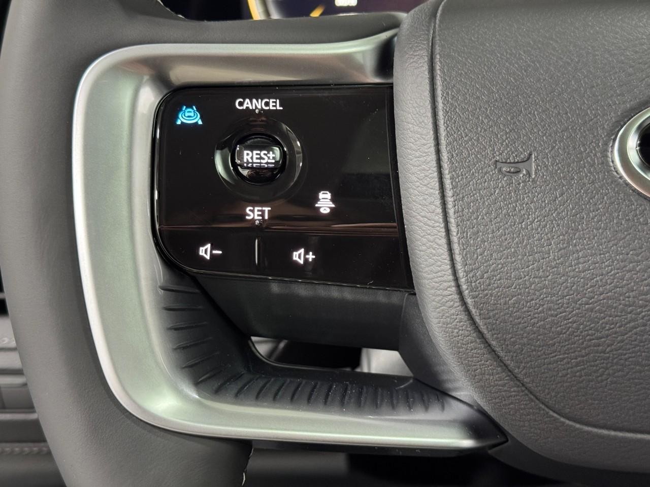 INFINITI QX80 Vehicle Full-screen Gallery Image 31