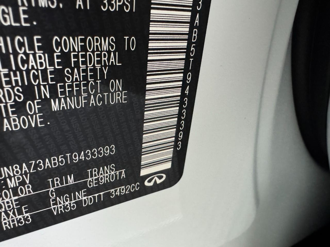 INFINITI QX80 Vehicle Full-screen Gallery Image 35