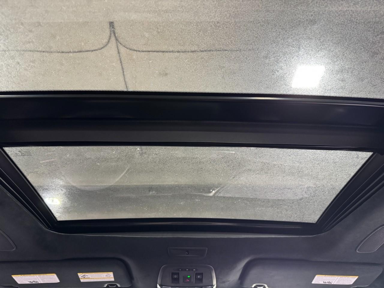 INFINITI QX80 Vehicle Full-screen Gallery Image 14