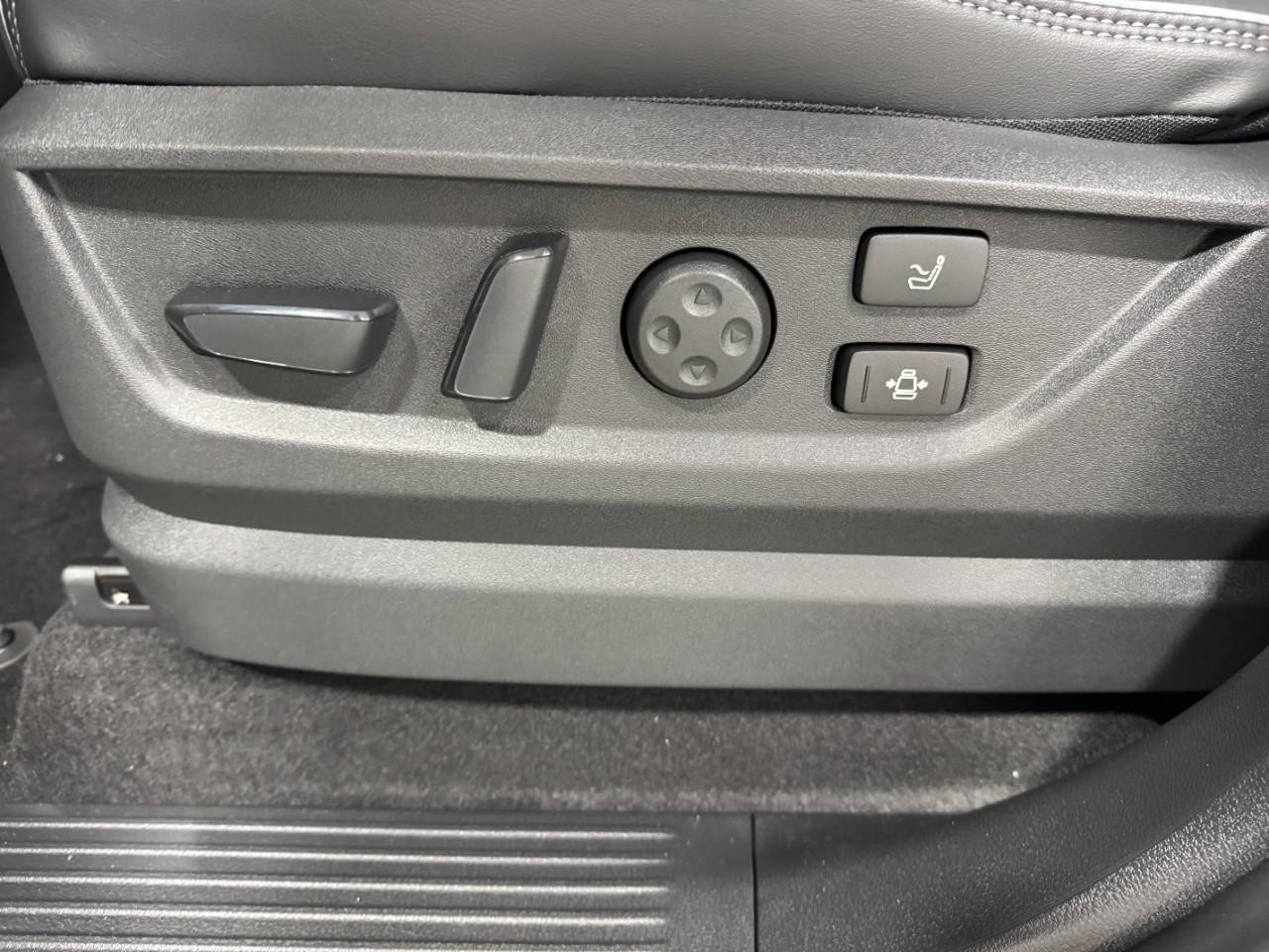 INFINITI QX80 Vehicle Full-screen Gallery Image 30