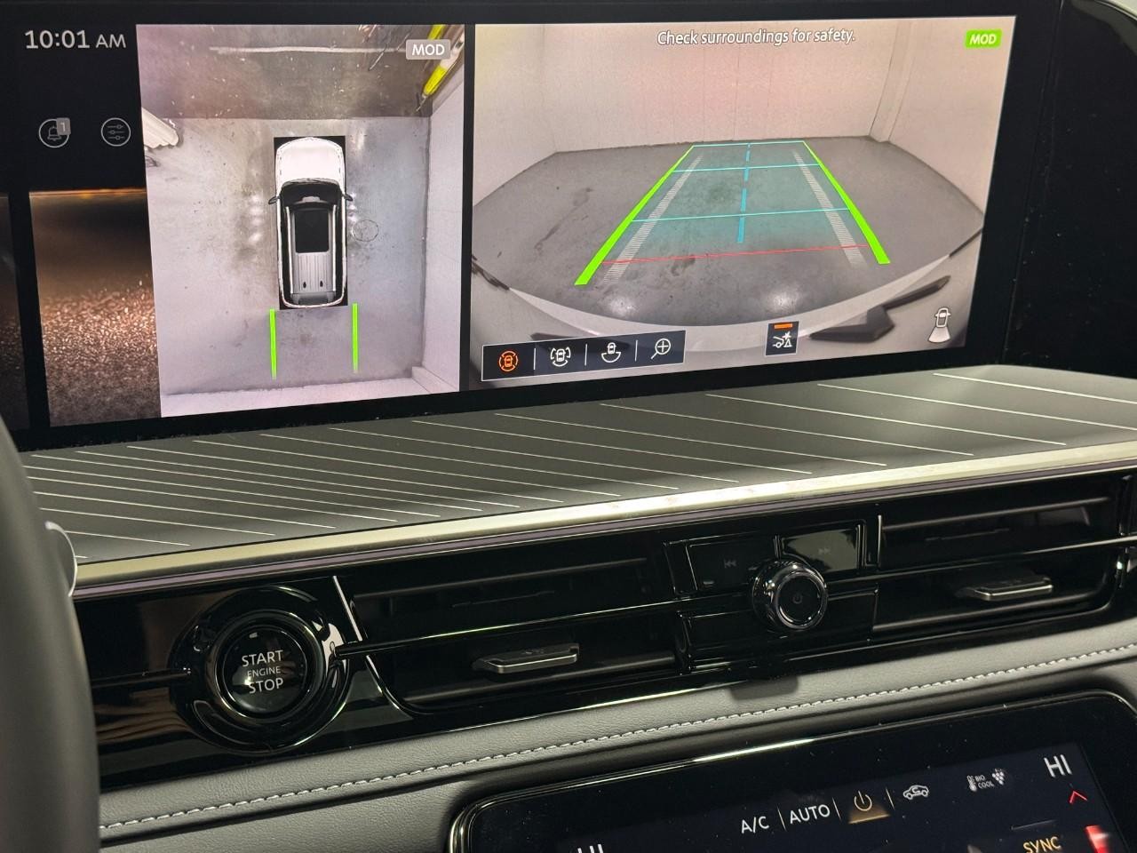 INFINITI QX80 Vehicle Full-screen Gallery Image 35