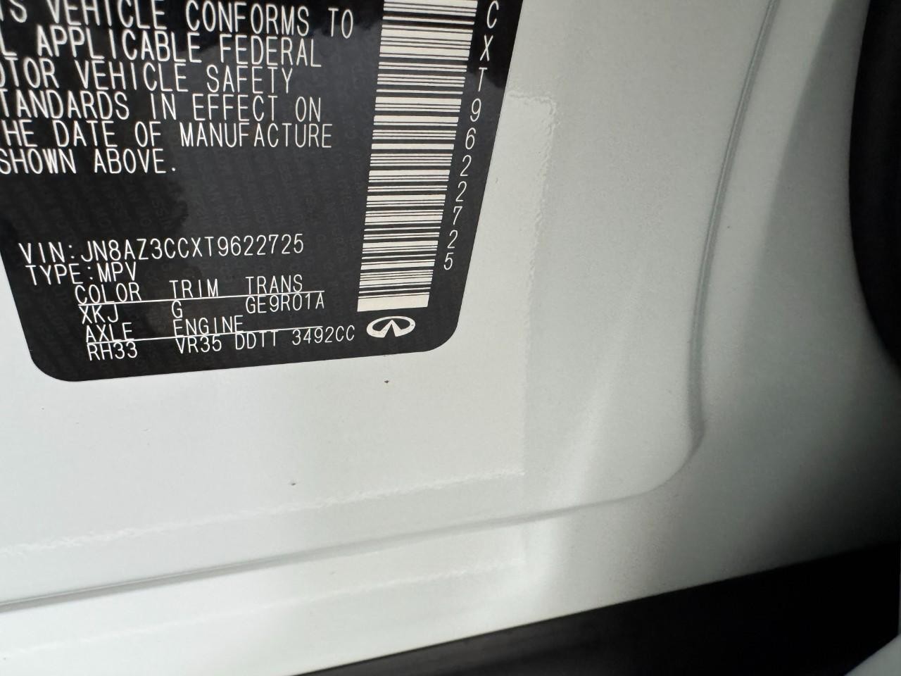 INFINITI QX80 Vehicle Full-screen Gallery Image 36