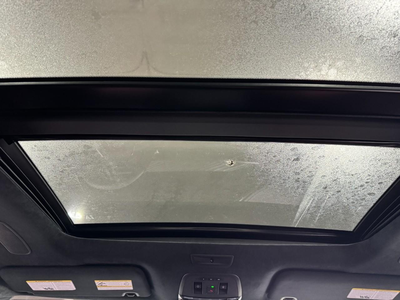 INFINITI QX80 Vehicle Full-screen Gallery Image 14