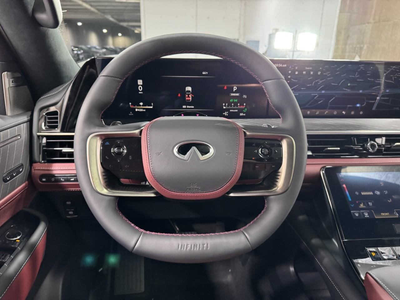 INFINITI QX80 Vehicle Full-screen Gallery Image 16