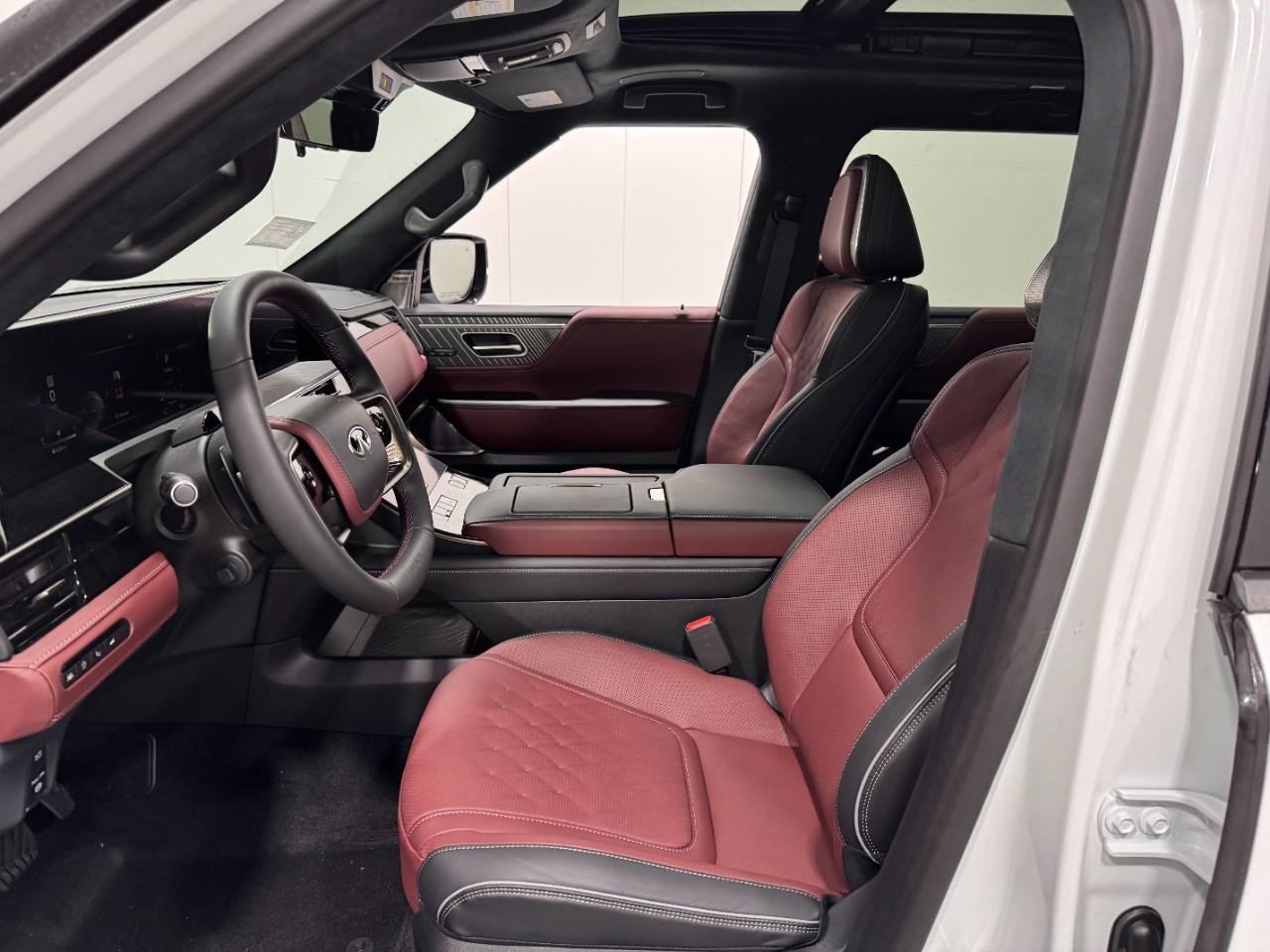 INFINITI QX80 Vehicle Full-screen Gallery Image 28