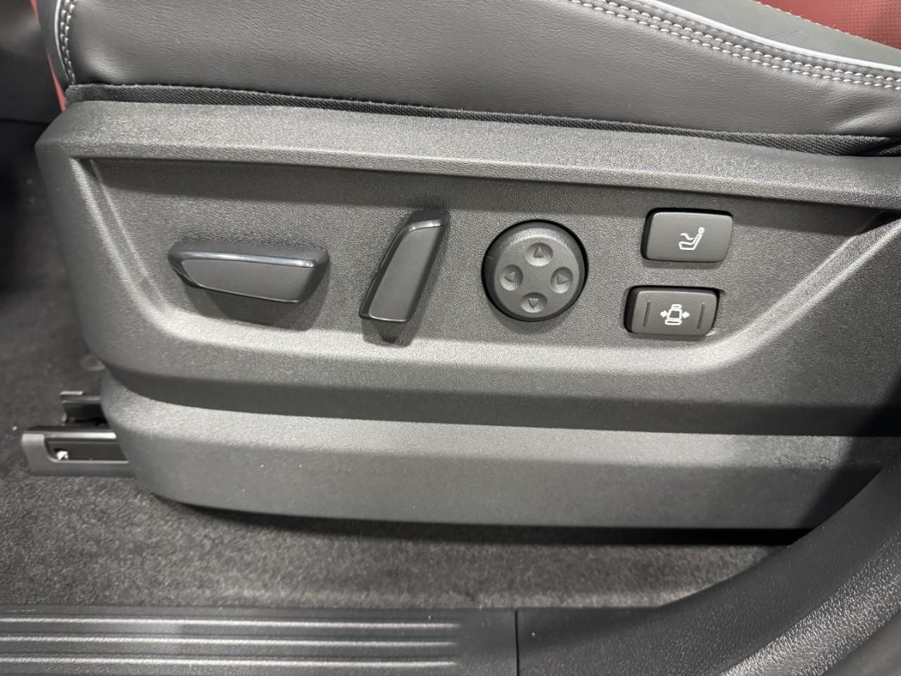 INFINITI QX80 Vehicle Full-screen Gallery Image 30