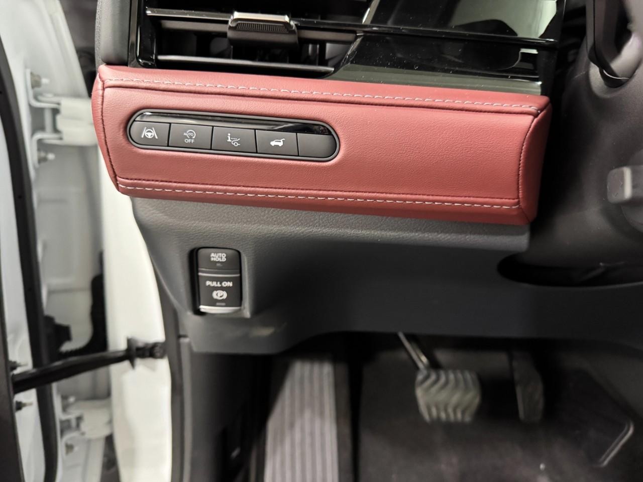 INFINITI QX80 Vehicle Full-screen Gallery Image 31