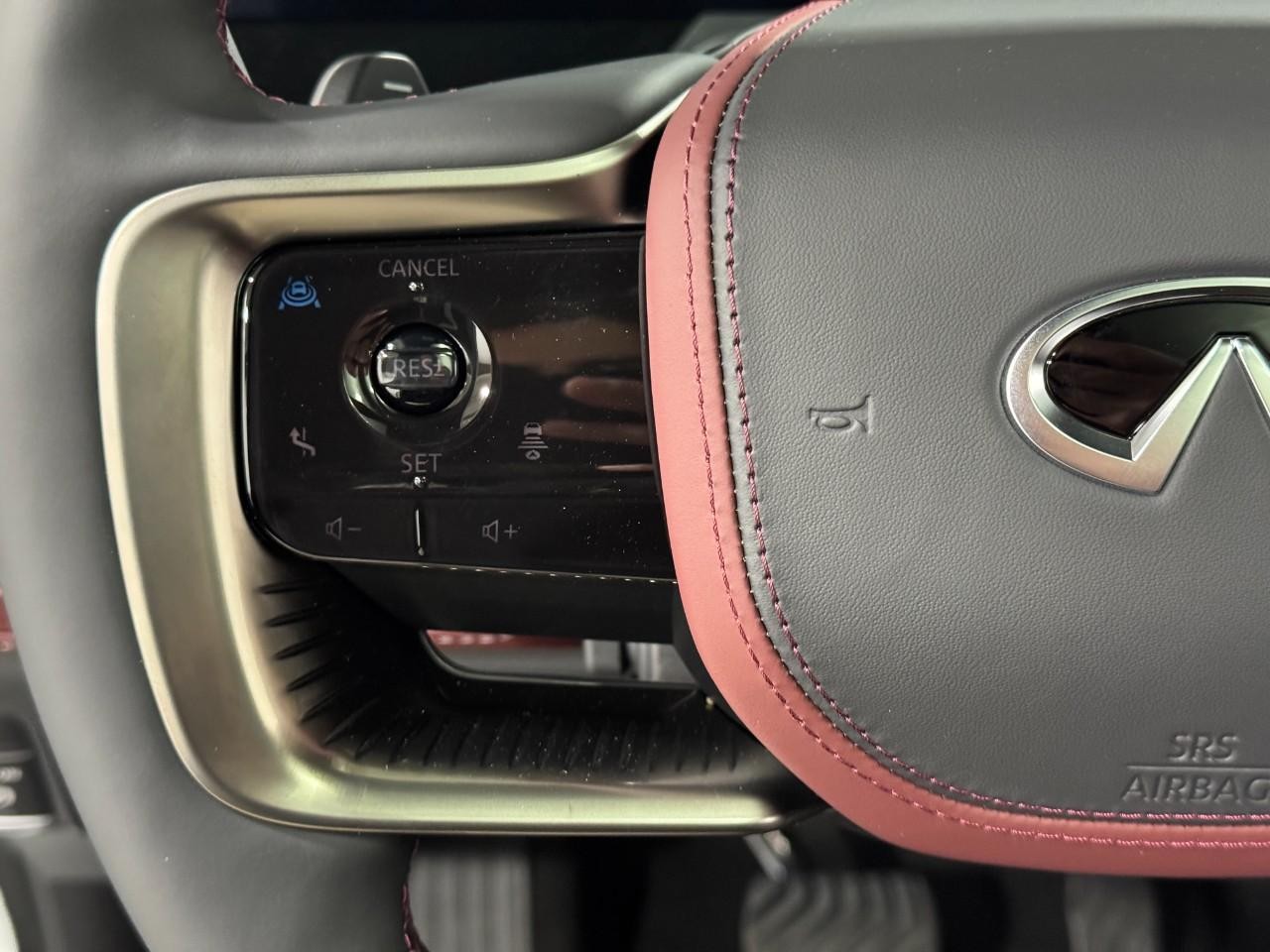 INFINITI QX80 Vehicle Full-screen Gallery Image 32