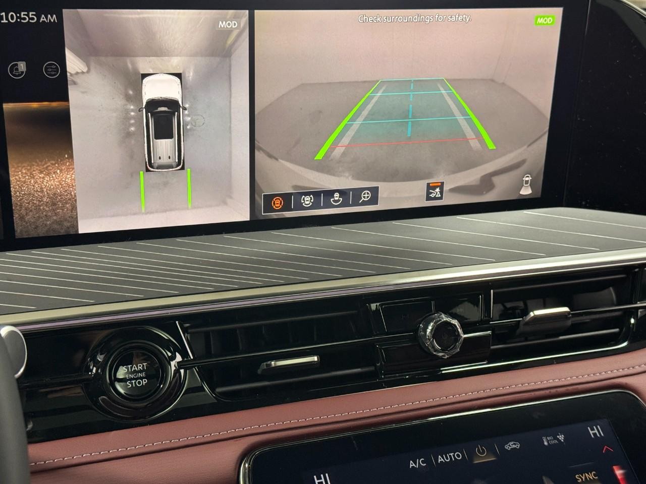 INFINITI QX80 Vehicle Full-screen Gallery Image 35