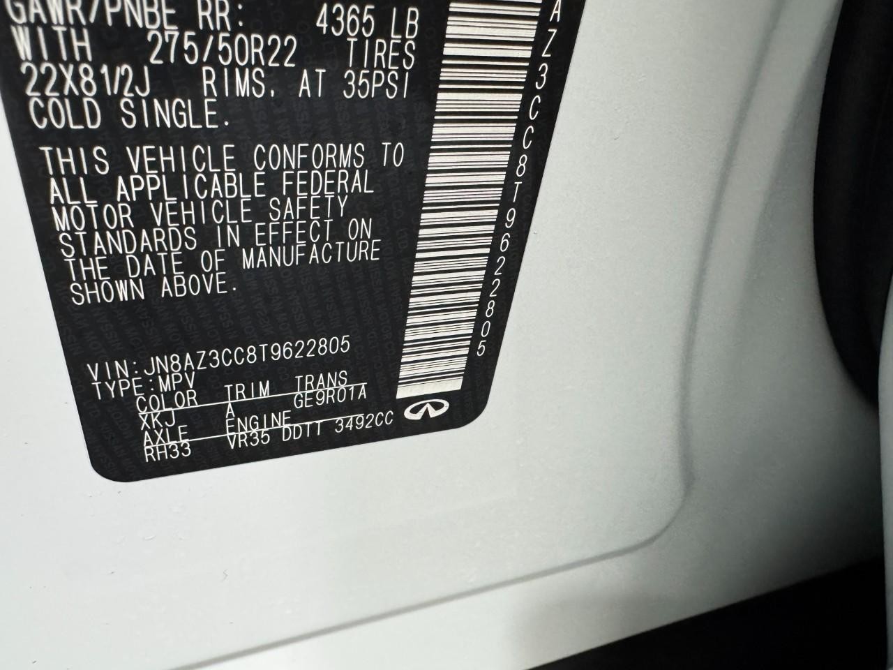 INFINITI QX80 Vehicle Full-screen Gallery Image 36