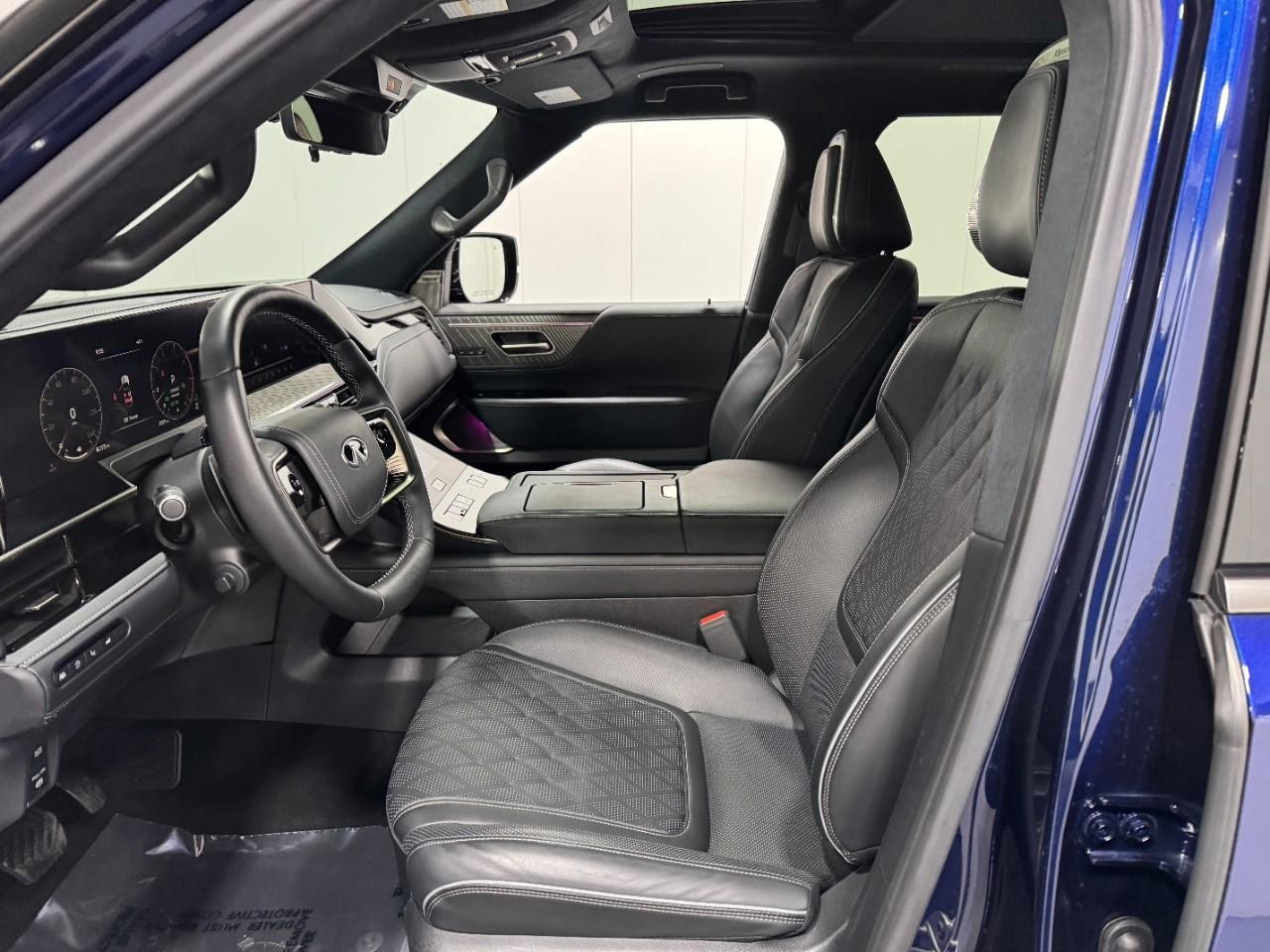 INFINITI QX80 Vehicle Full-screen Gallery Image 28