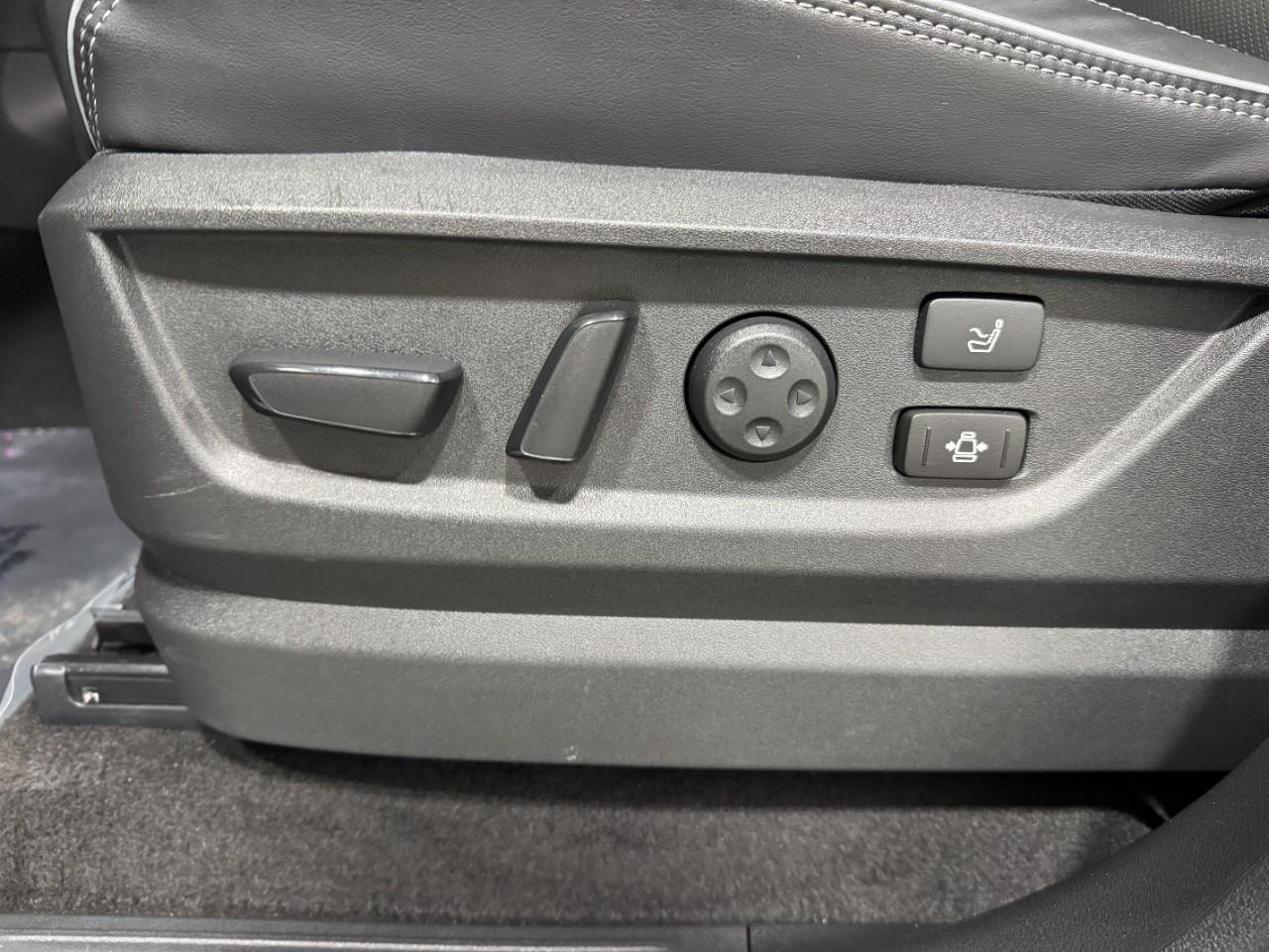 INFINITI QX80 Vehicle Full-screen Gallery Image 30