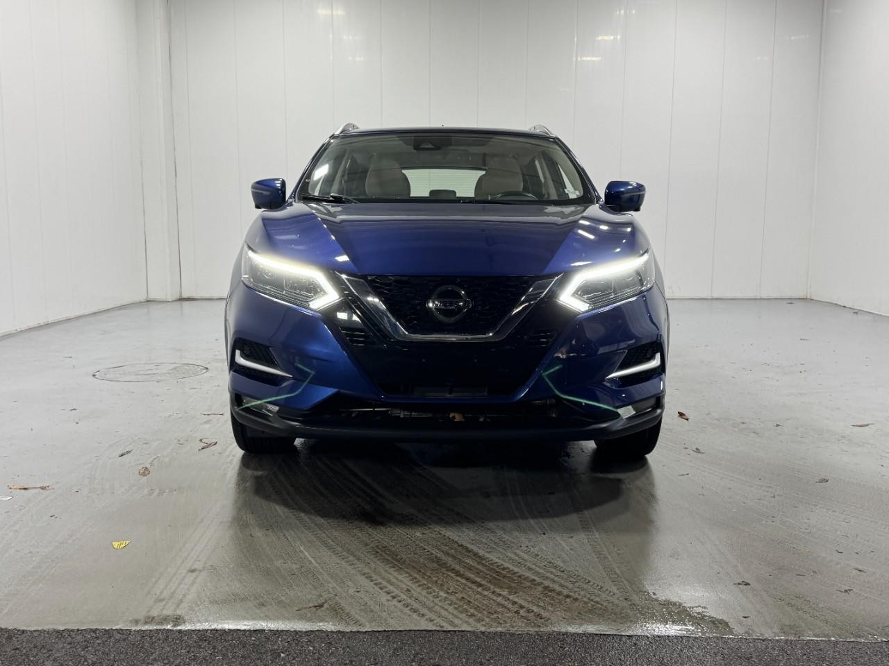 Nissan Rogue Sport Vehicle Full-screen Gallery Image 7