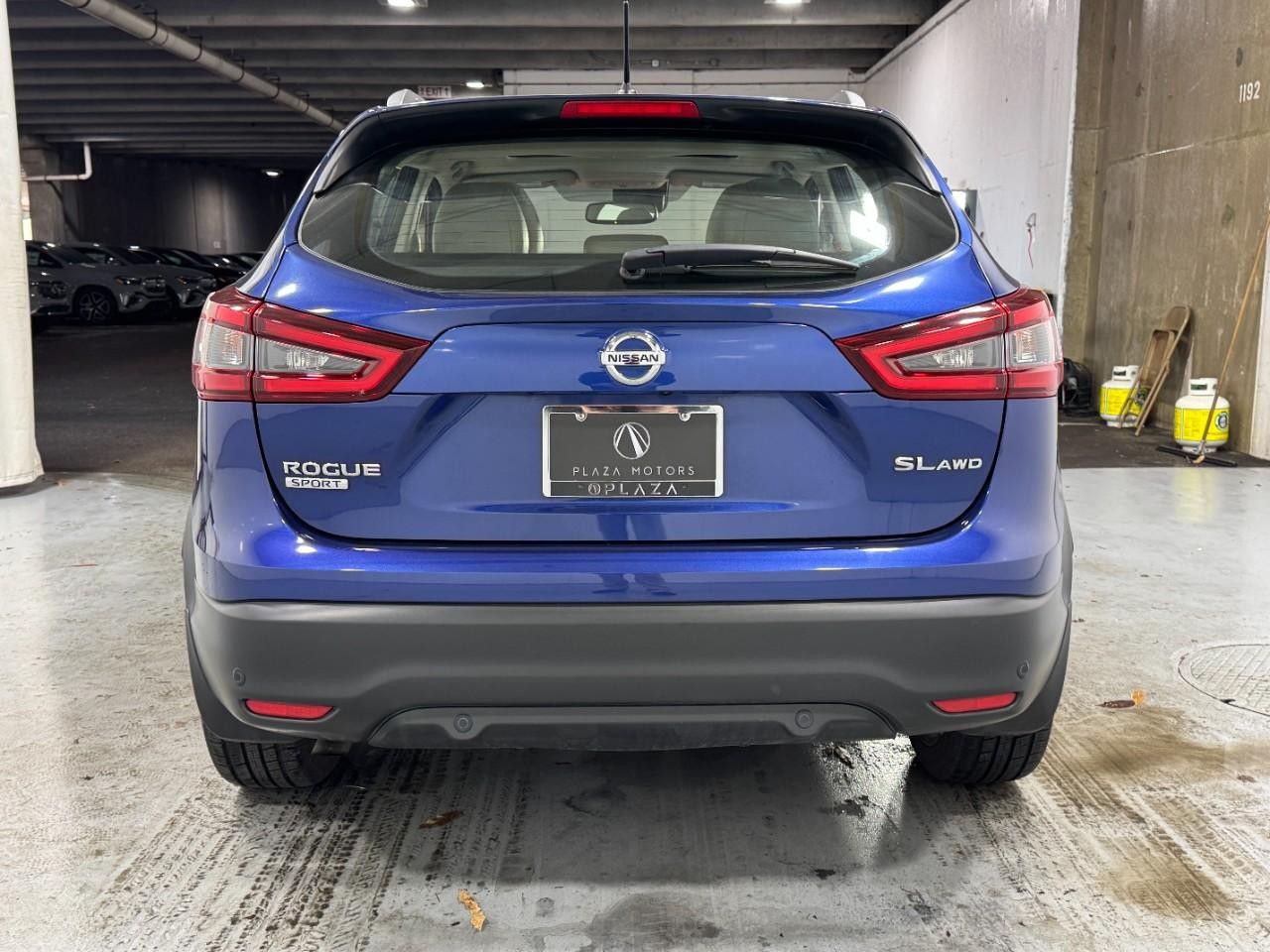 Nissan Rogue Sport Vehicle Full-screen Gallery Image 9