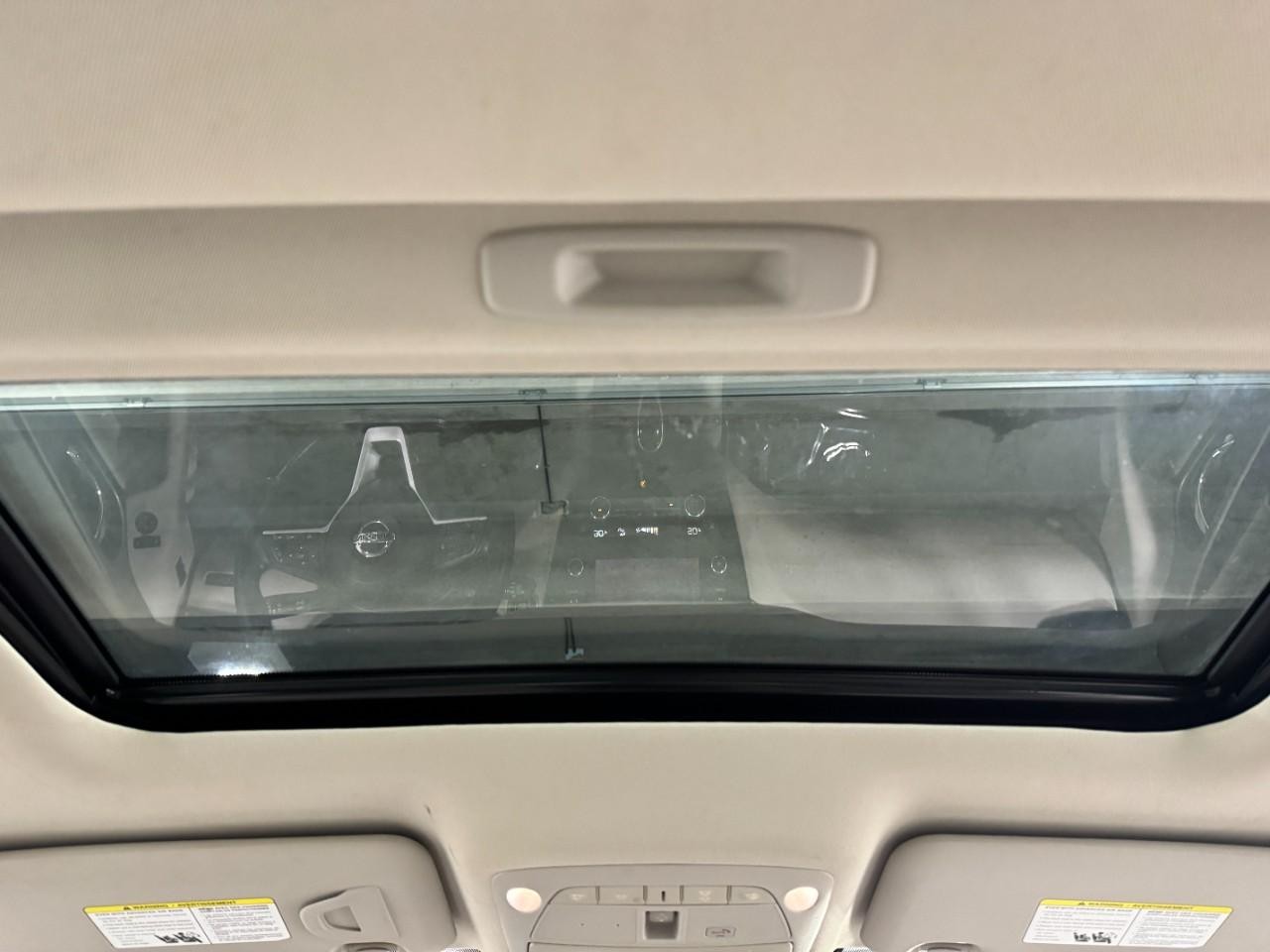 Nissan Rogue Sport Vehicle Full-screen Gallery Image 11