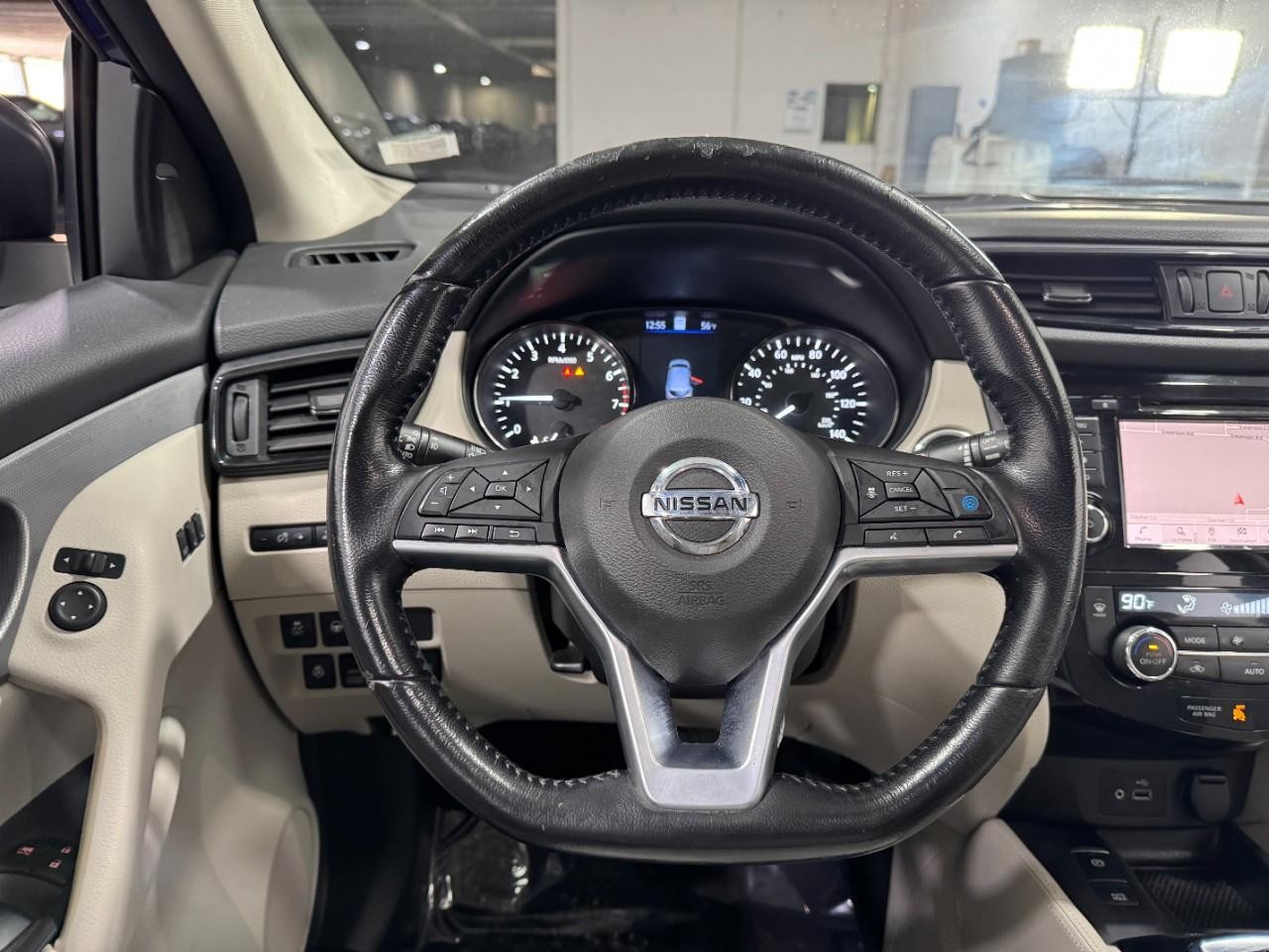 Nissan Rogue Sport Vehicle Full-screen Gallery Image 13