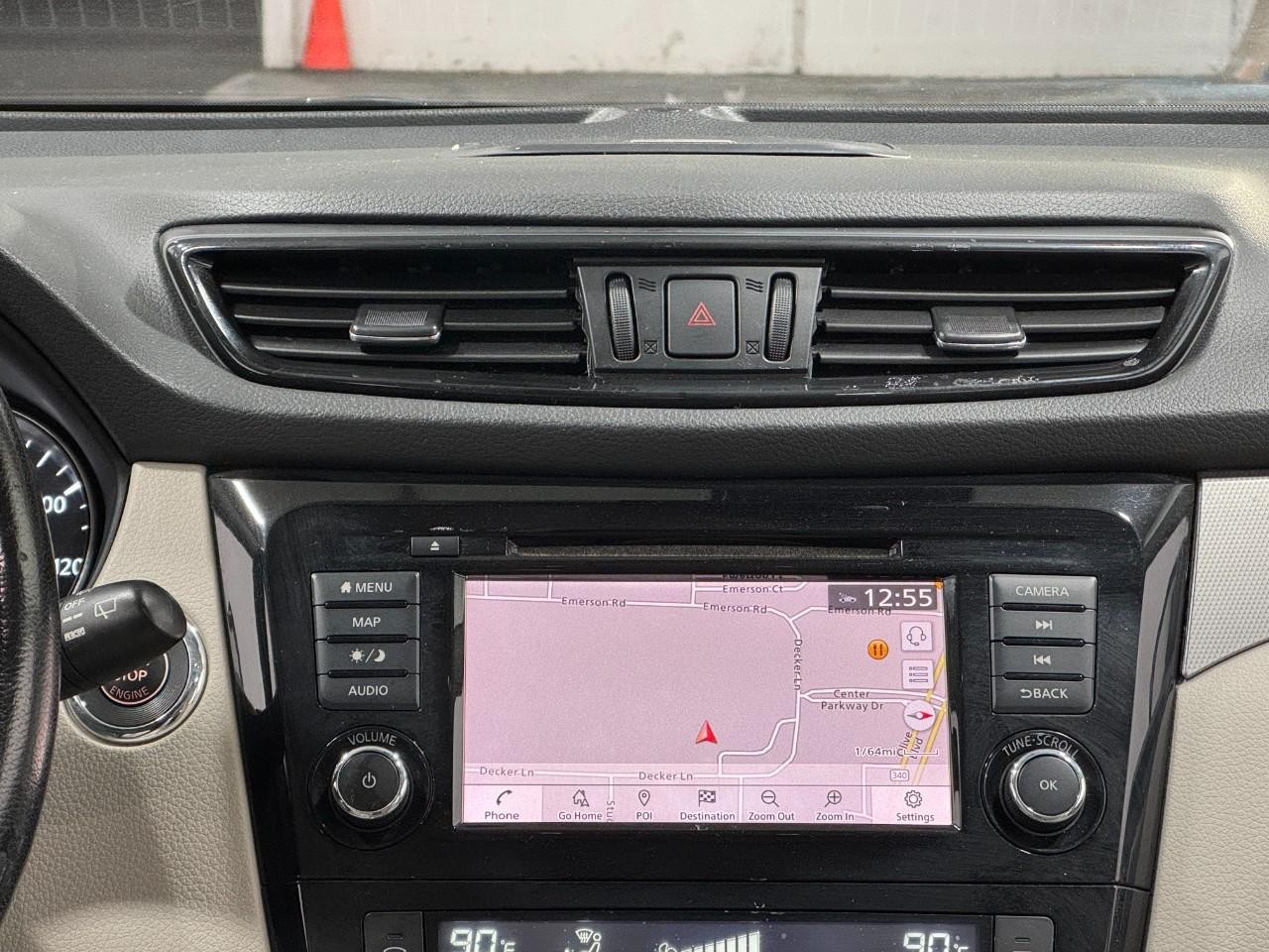 Nissan Rogue Sport Vehicle Full-screen Gallery Image 14