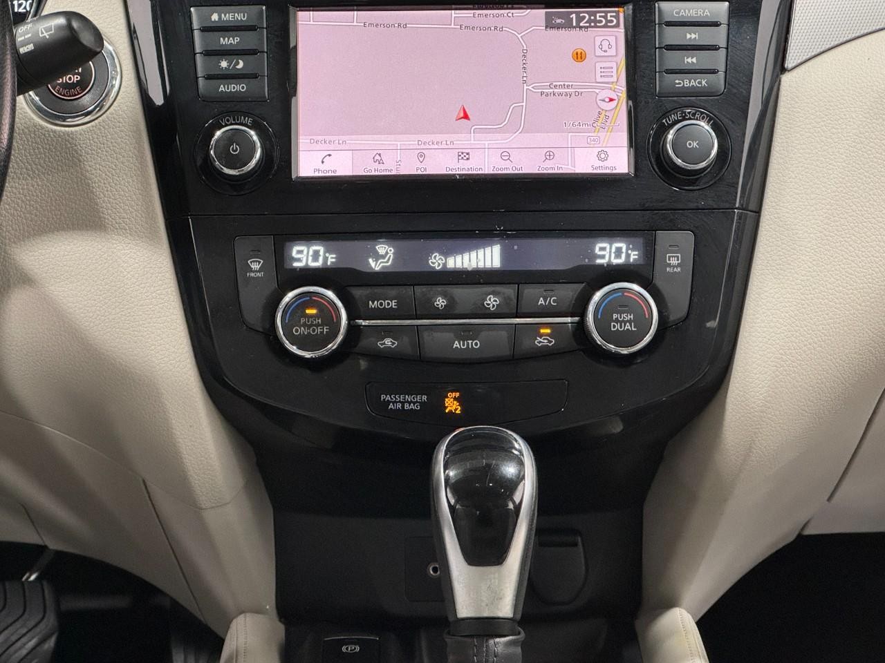 Nissan Rogue Sport Vehicle Full-screen Gallery Image 15