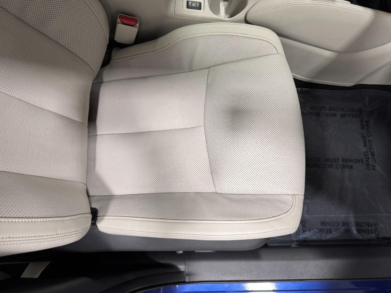 Nissan Rogue Sport Vehicle Full-screen Gallery Image 19