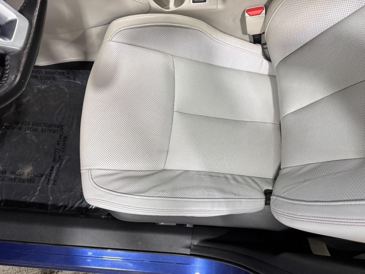 Nissan Rogue Sport Vehicle Full-screen Gallery Image 26