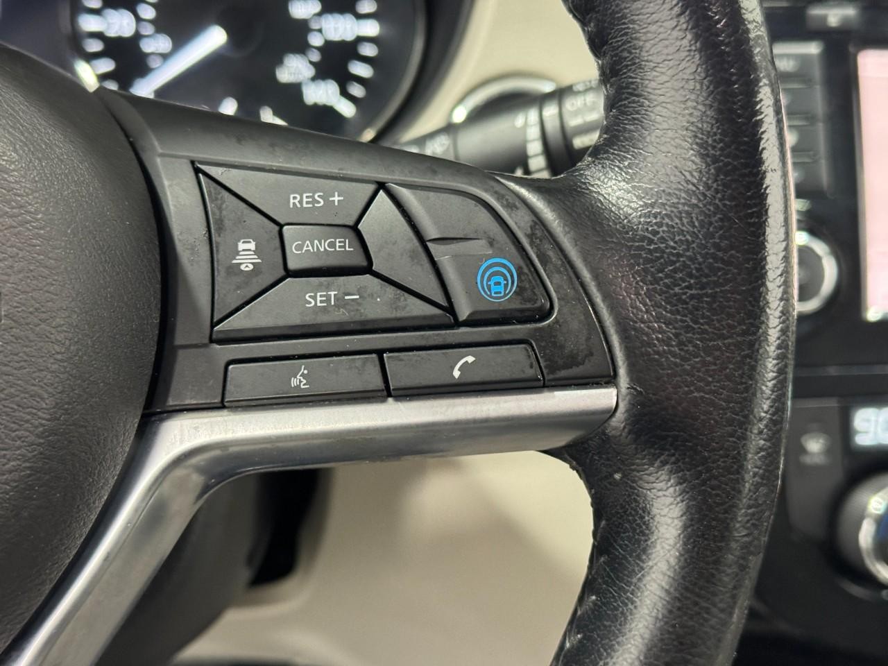 Nissan Rogue Sport Vehicle Full-screen Gallery Image 30