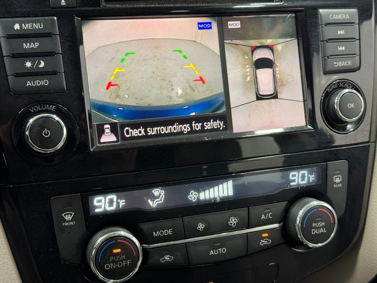 Nissan Rogue Sport Vehicle Full-screen Gallery Image 32