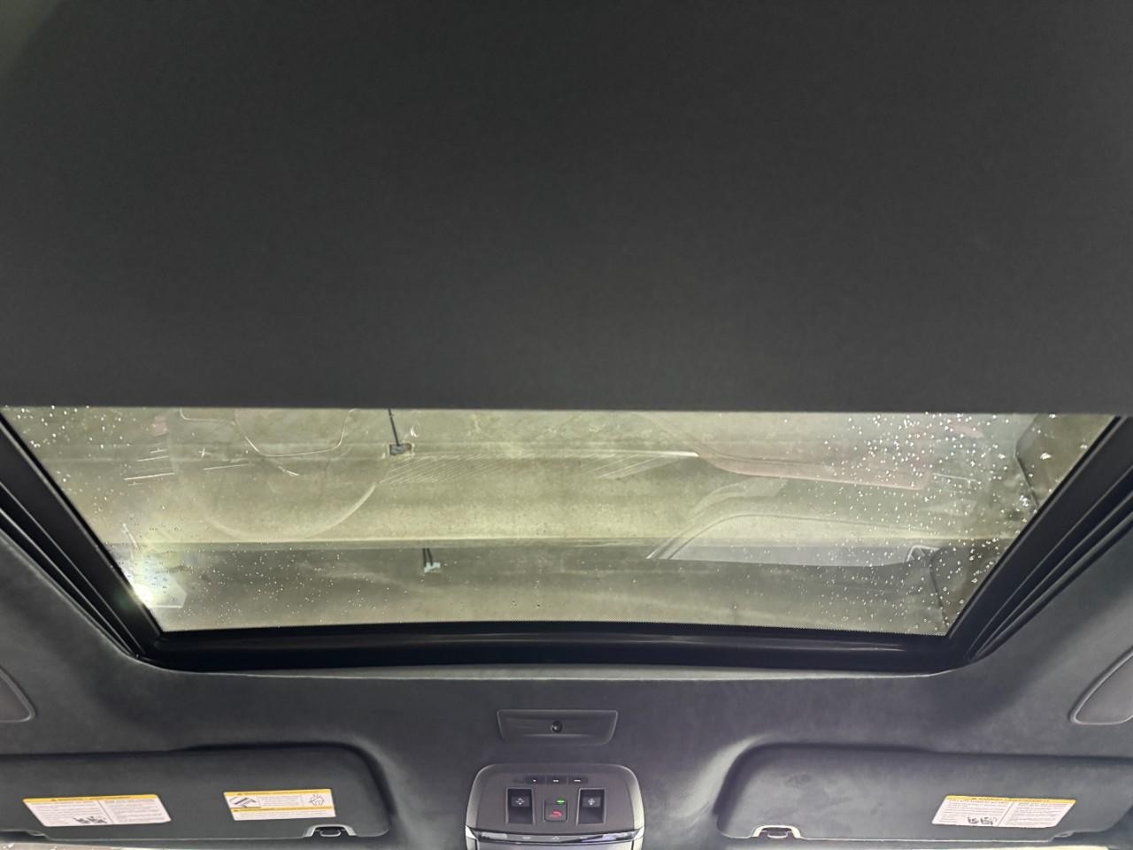 INFINITI QX80 Vehicle Full-screen Gallery Image 14