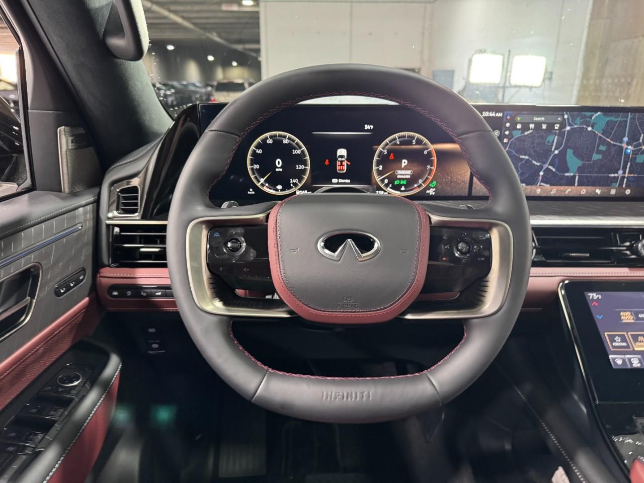 INFINITI QX80 Vehicle Full-screen Gallery Image 16