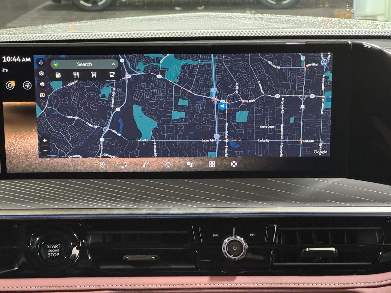 INFINITI QX80 Vehicle Full-screen Gallery Image 17