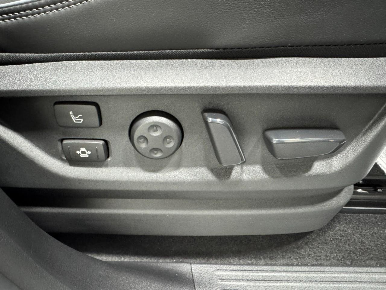 INFINITI QX80 Vehicle Full-screen Gallery Image 22