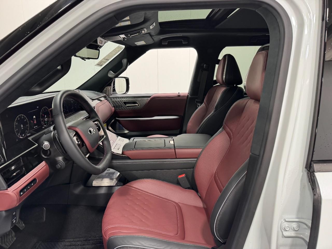 INFINITI QX80 Vehicle Full-screen Gallery Image 28