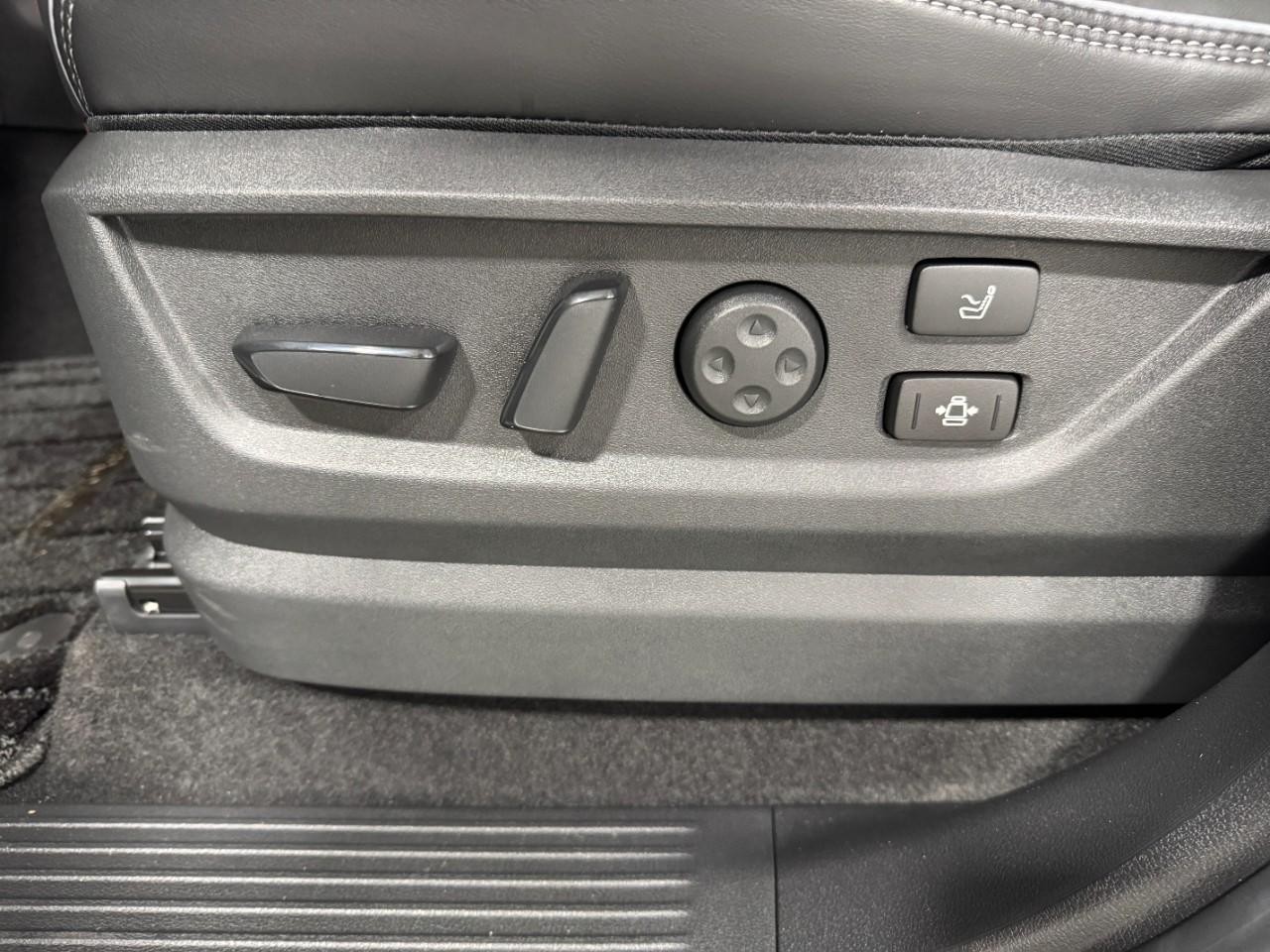 INFINITI QX80 Vehicle Full-screen Gallery Image 30