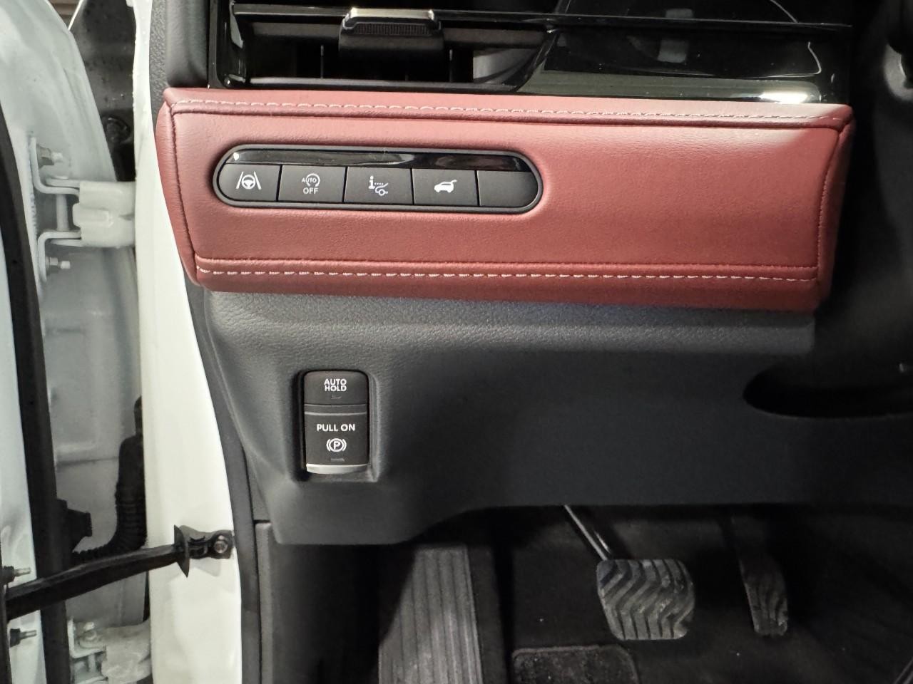 INFINITI QX80 Vehicle Full-screen Gallery Image 31