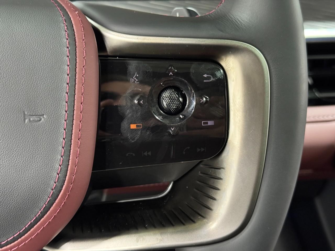 INFINITI QX80 Vehicle Full-screen Gallery Image 33