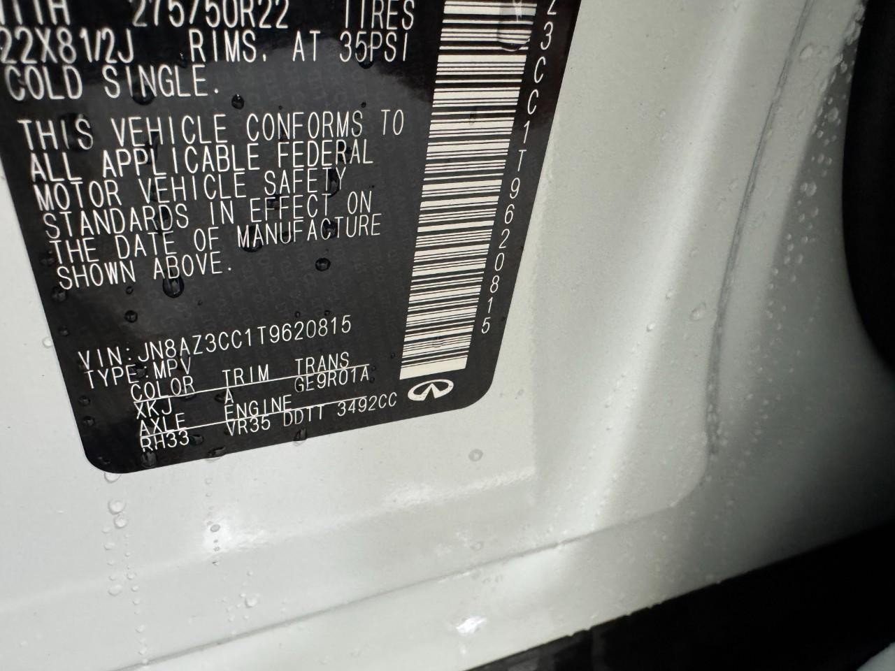 INFINITI QX80 Vehicle Full-screen Gallery Image 36