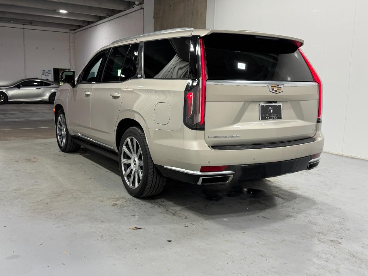 Cadillac Escalade Vehicle Full-screen Gallery Image 3