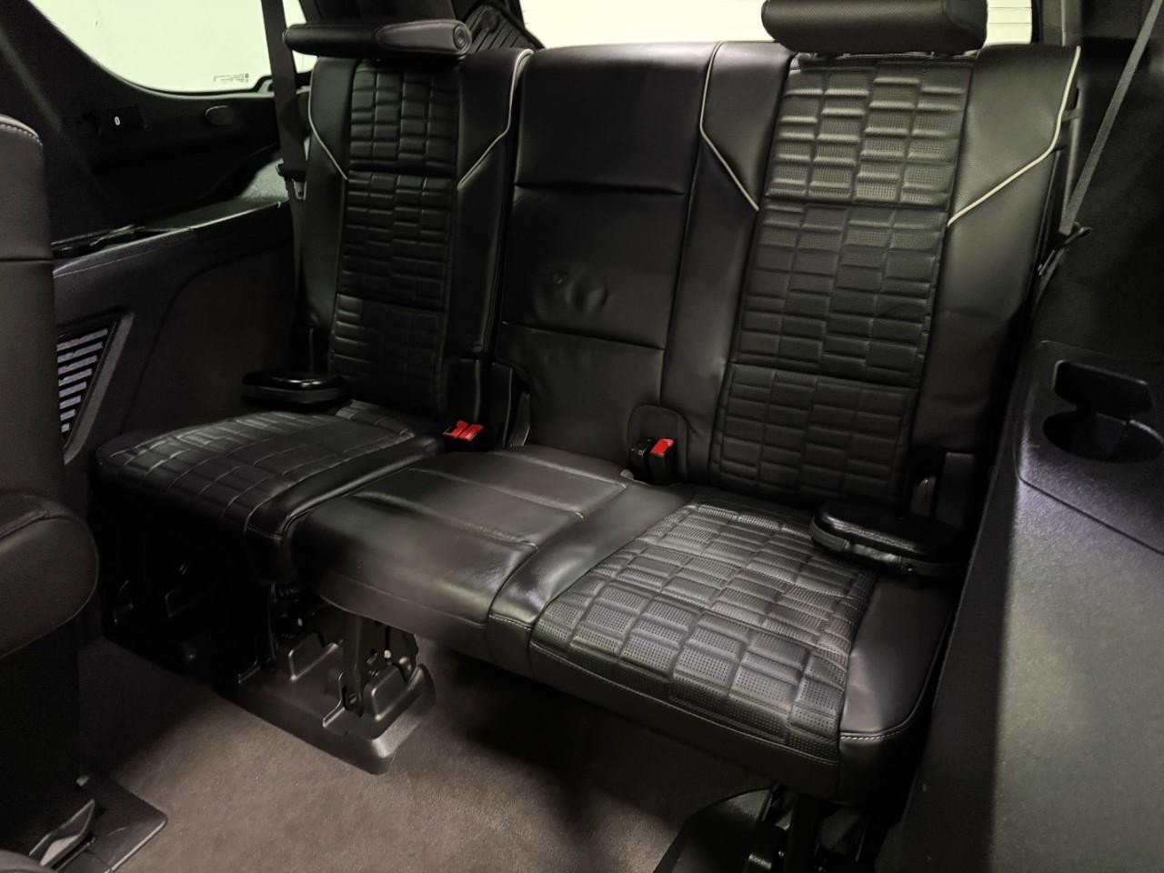 Cadillac Escalade Vehicle Full-screen Gallery Image 7