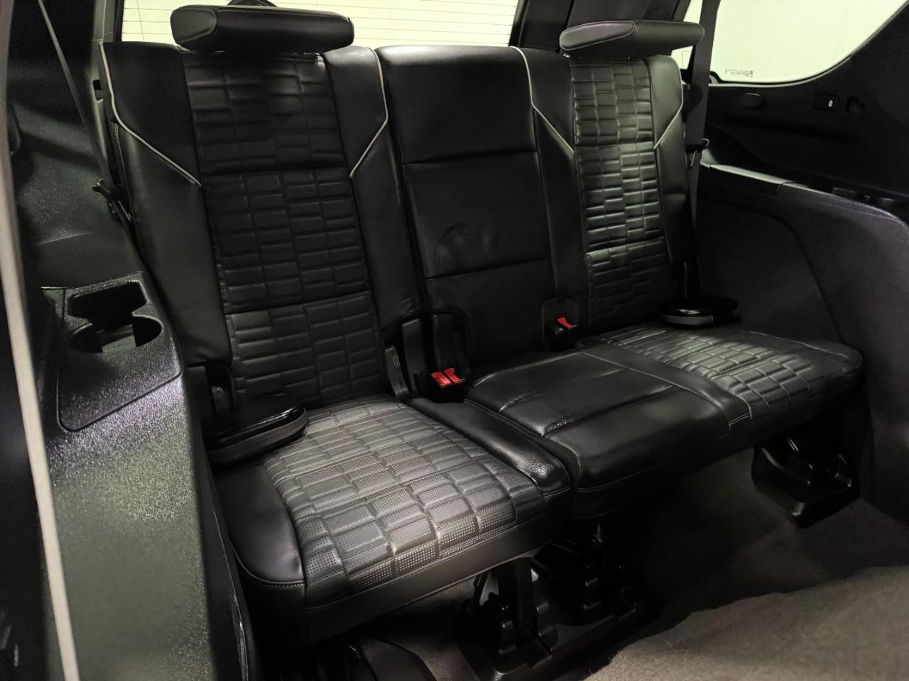 Cadillac Escalade Vehicle Full-screen Gallery Image 10