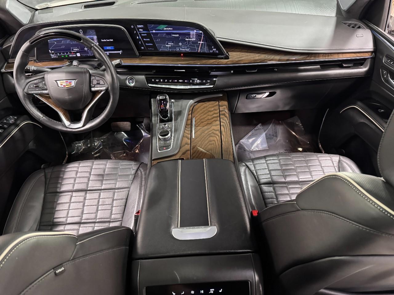 Cadillac Escalade Vehicle Full-screen Gallery Image 15
