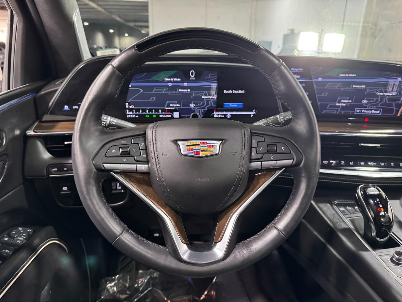 Cadillac Escalade Vehicle Full-screen Gallery Image 16