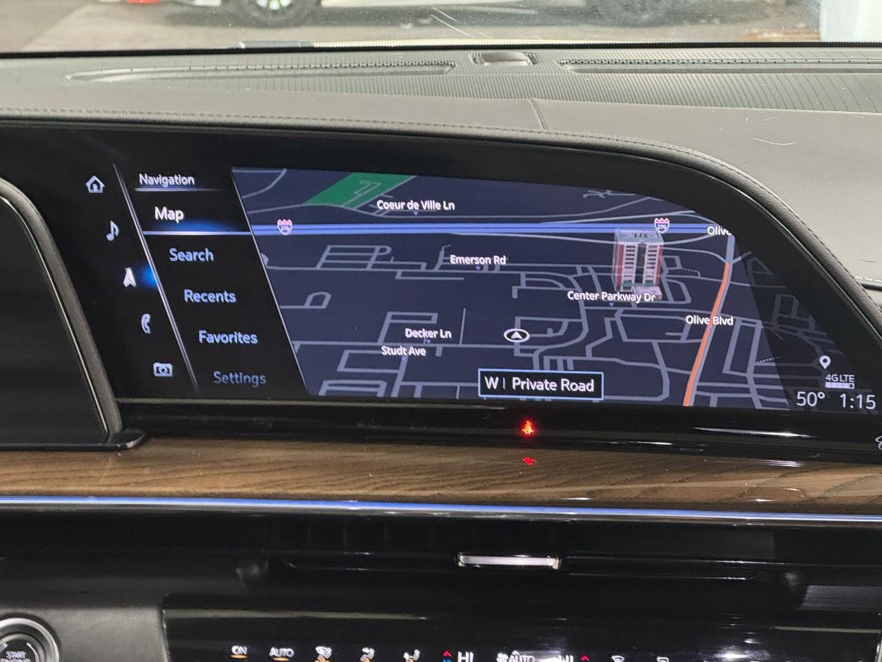 Cadillac Escalade Vehicle Full-screen Gallery Image 17