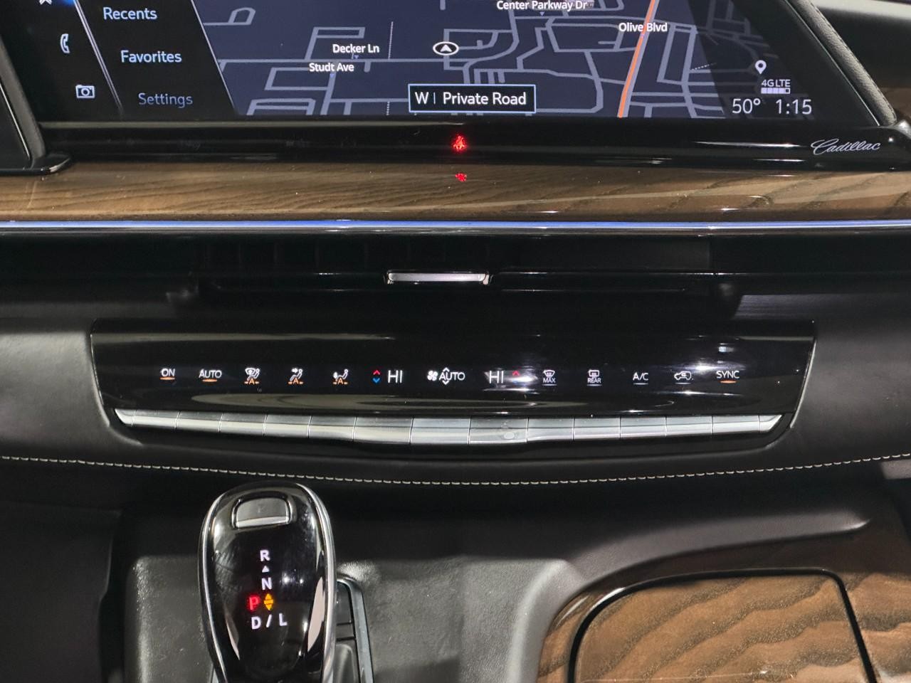 Cadillac Escalade Vehicle Full-screen Gallery Image 18