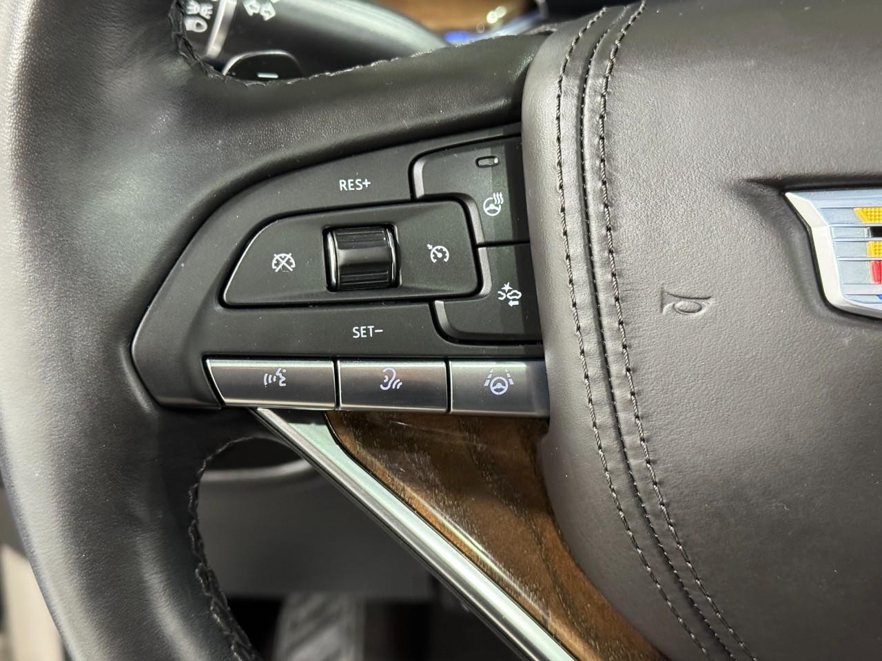 Cadillac Escalade Vehicle Full-screen Gallery Image 33