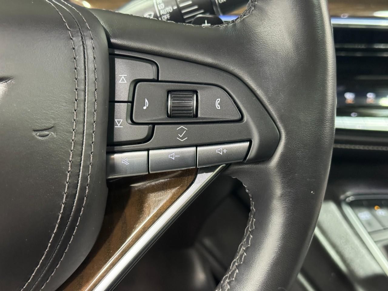 Cadillac Escalade Vehicle Full-screen Gallery Image 34