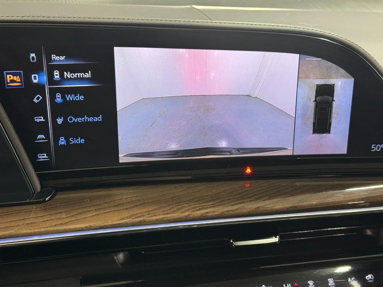 Cadillac Escalade Vehicle Full-screen Gallery Image 36