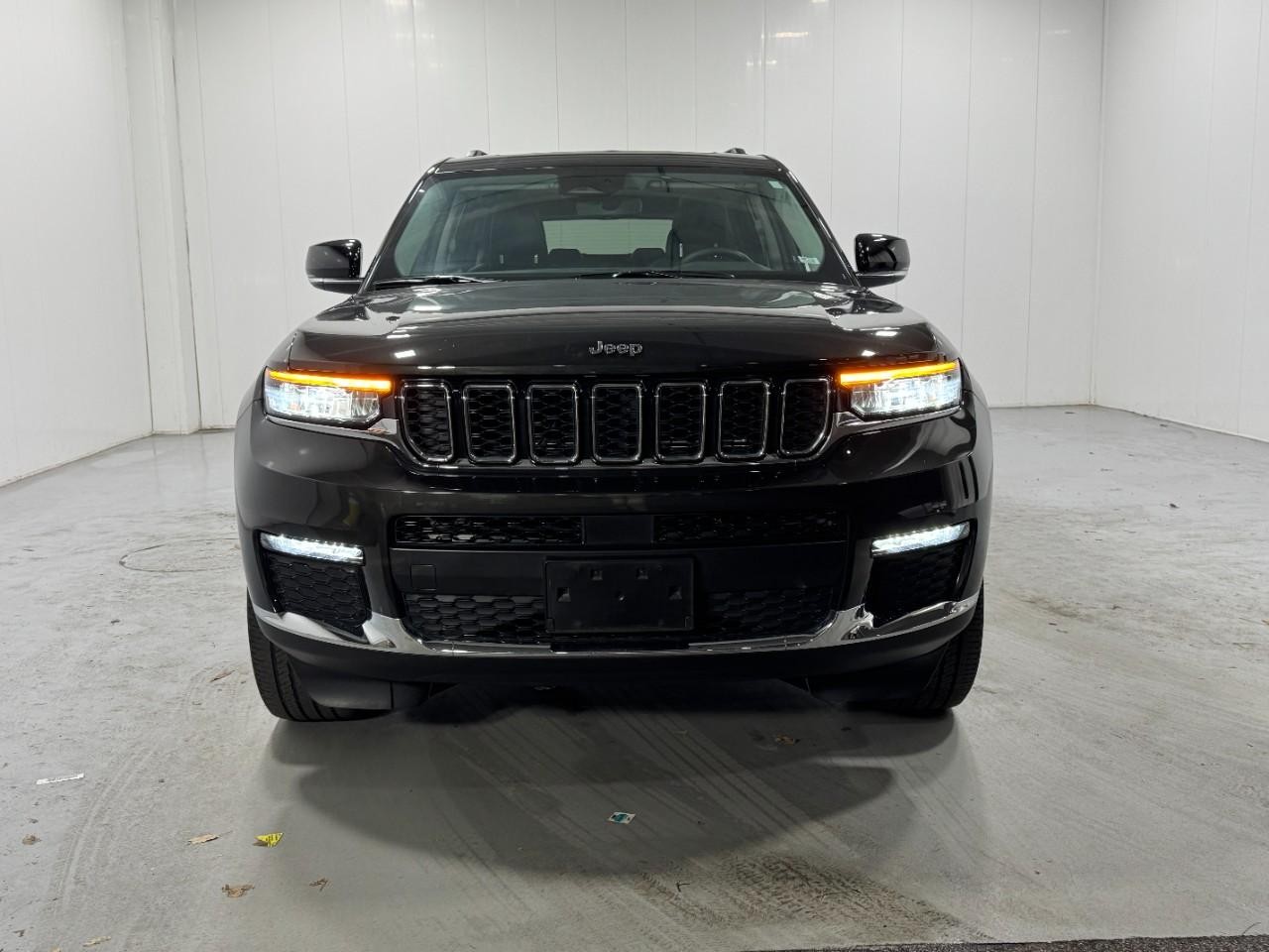 Jeep Grand Cherokee L Vehicle Full-screen Gallery Image 7