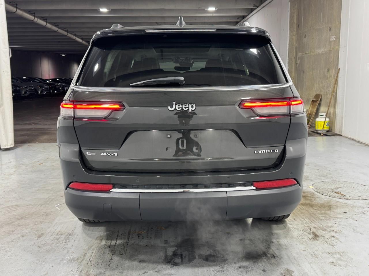 Jeep Grand Cherokee L Vehicle Full-screen Gallery Image 10