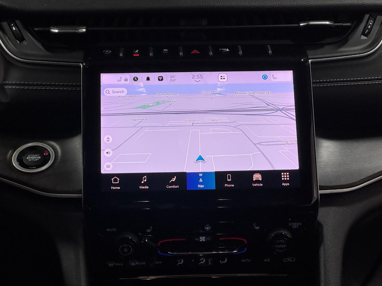 Jeep Grand Cherokee L Vehicle Full-screen Gallery Image 17