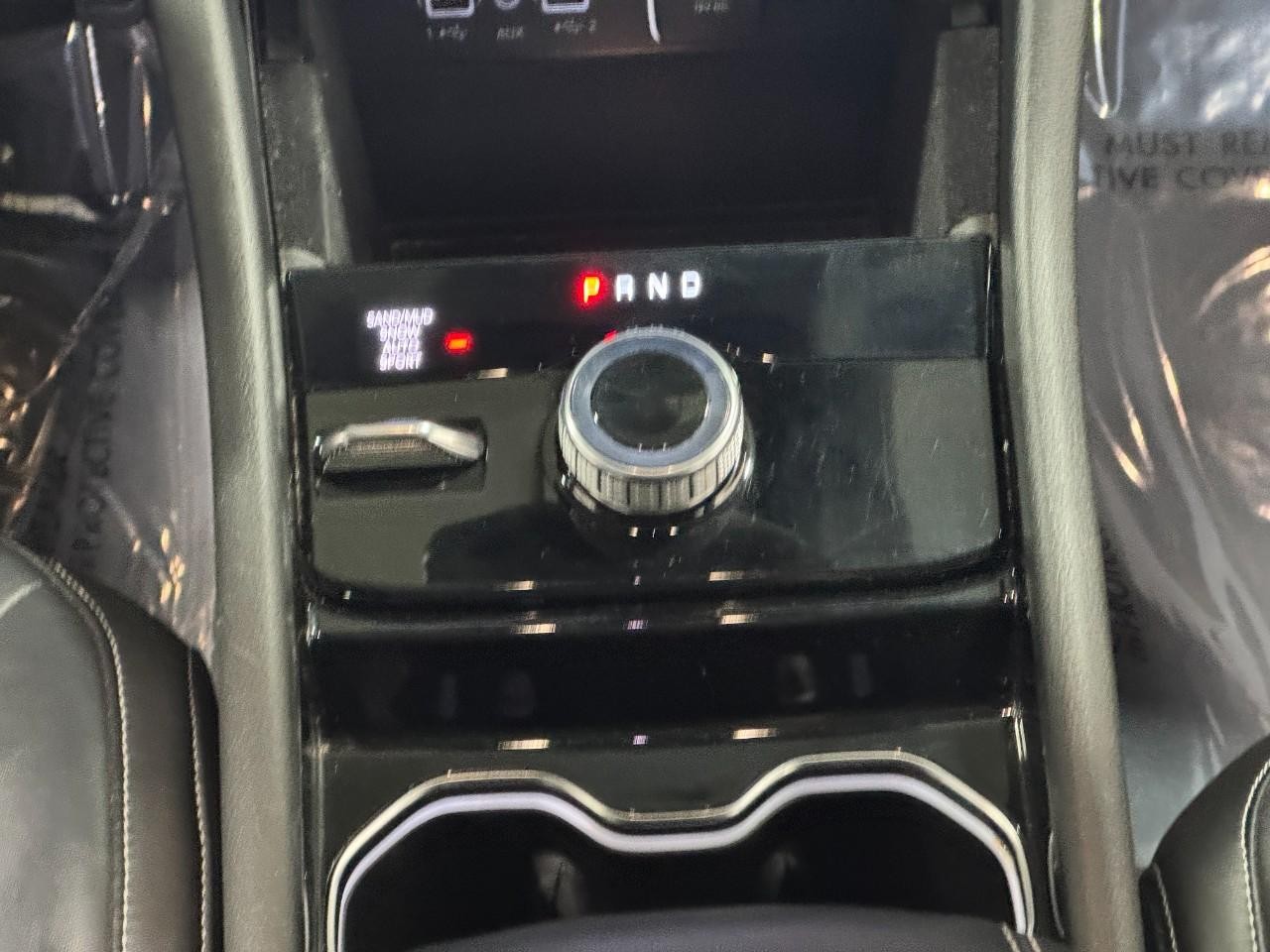 Jeep Grand Cherokee L Vehicle Full-screen Gallery Image 18