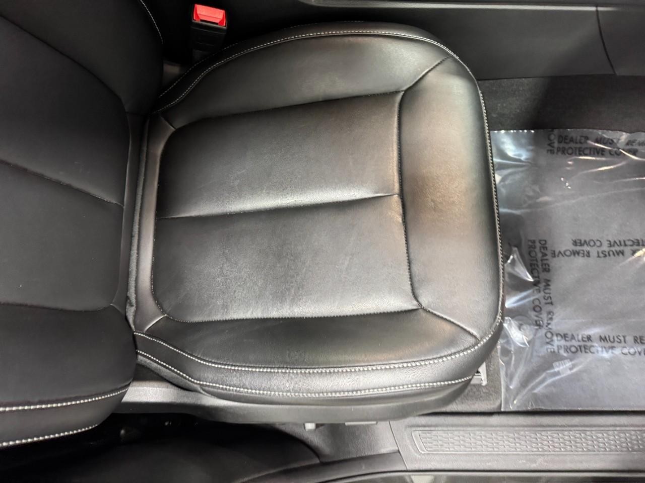 Jeep Grand Cherokee L Vehicle Full-screen Gallery Image 21